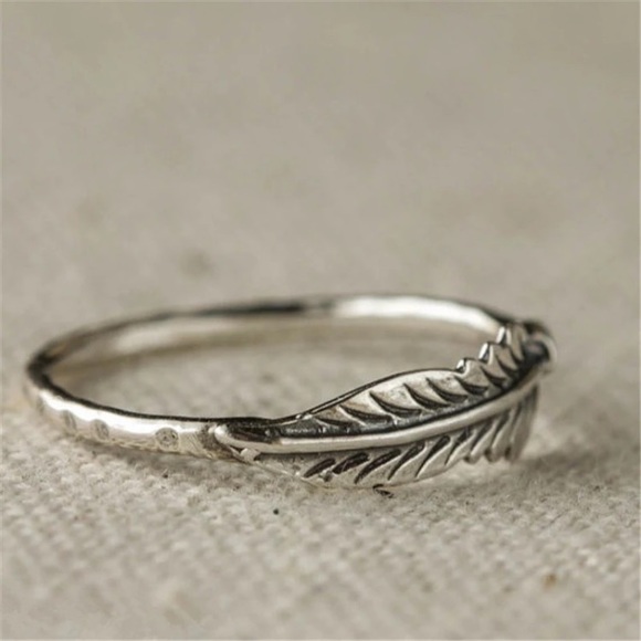 Distressed Silver Feather ring - Picture 4 of 7